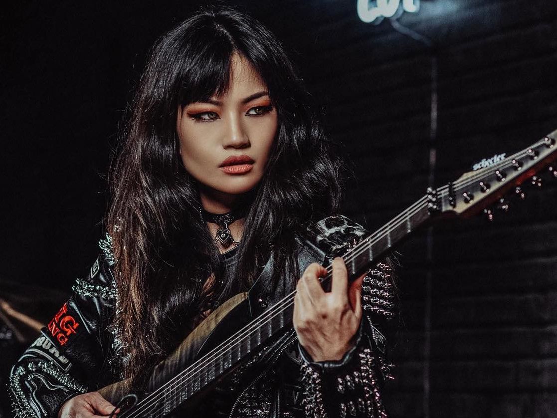 ミュージシャン Kiki Meet Kiki Wong, the TikTok and Instagram metal guitar star