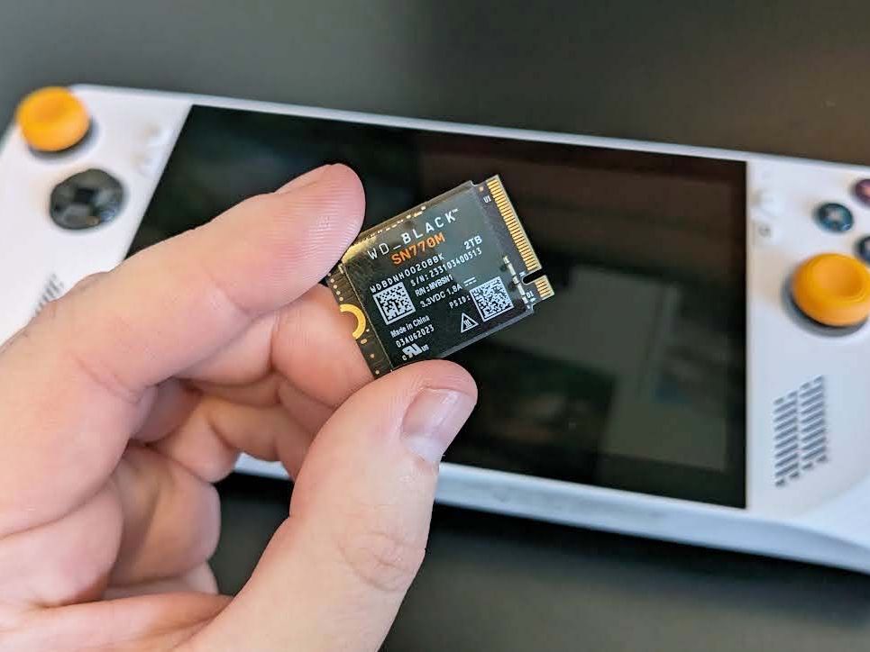 ROG Ally ジャンク品　SSD 2tb オンライン で 販売スマホ・タブレット・パソコン - ROG Ally