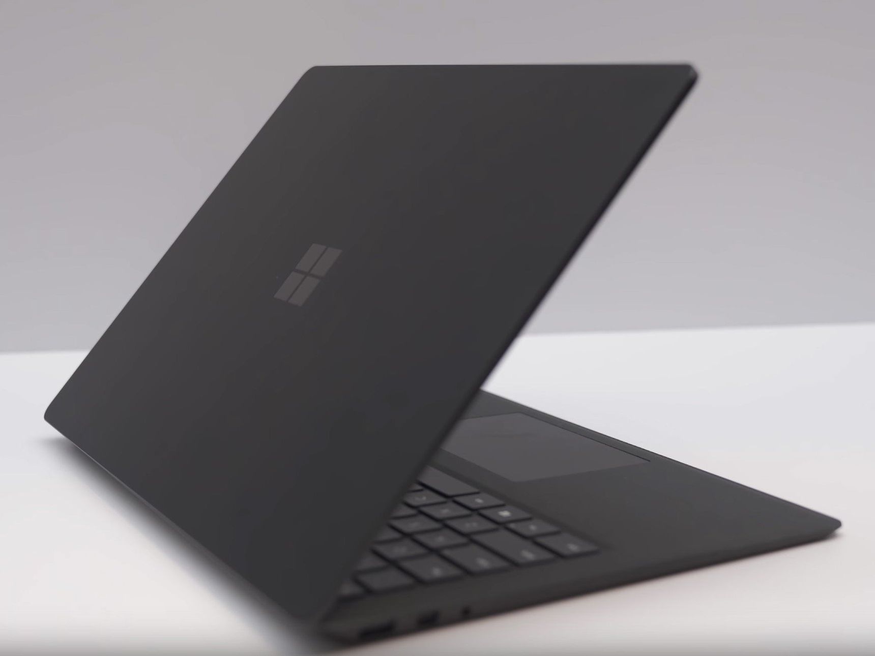Microsoft - surface laptop 2 black 黒 Amazon.com: Microsoft Surface Laptop 2 (Intel Core i5, 8GB