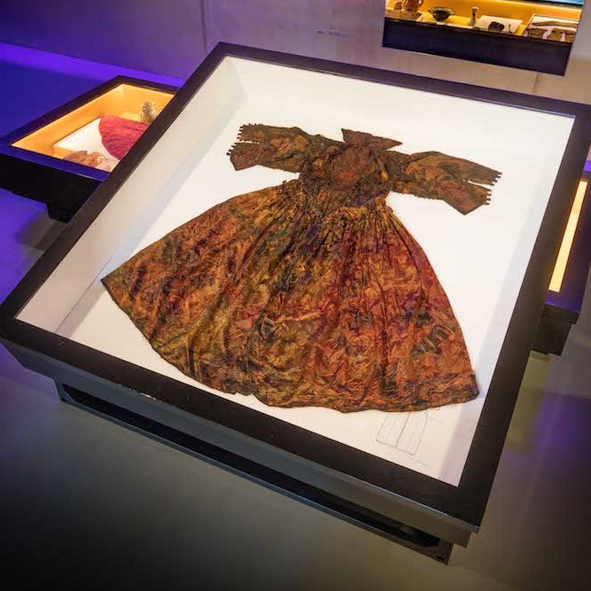 stunning silver wedding dress recovered from 17th century shipwreck Silver wedding dress recovered from 17th century shipwreck