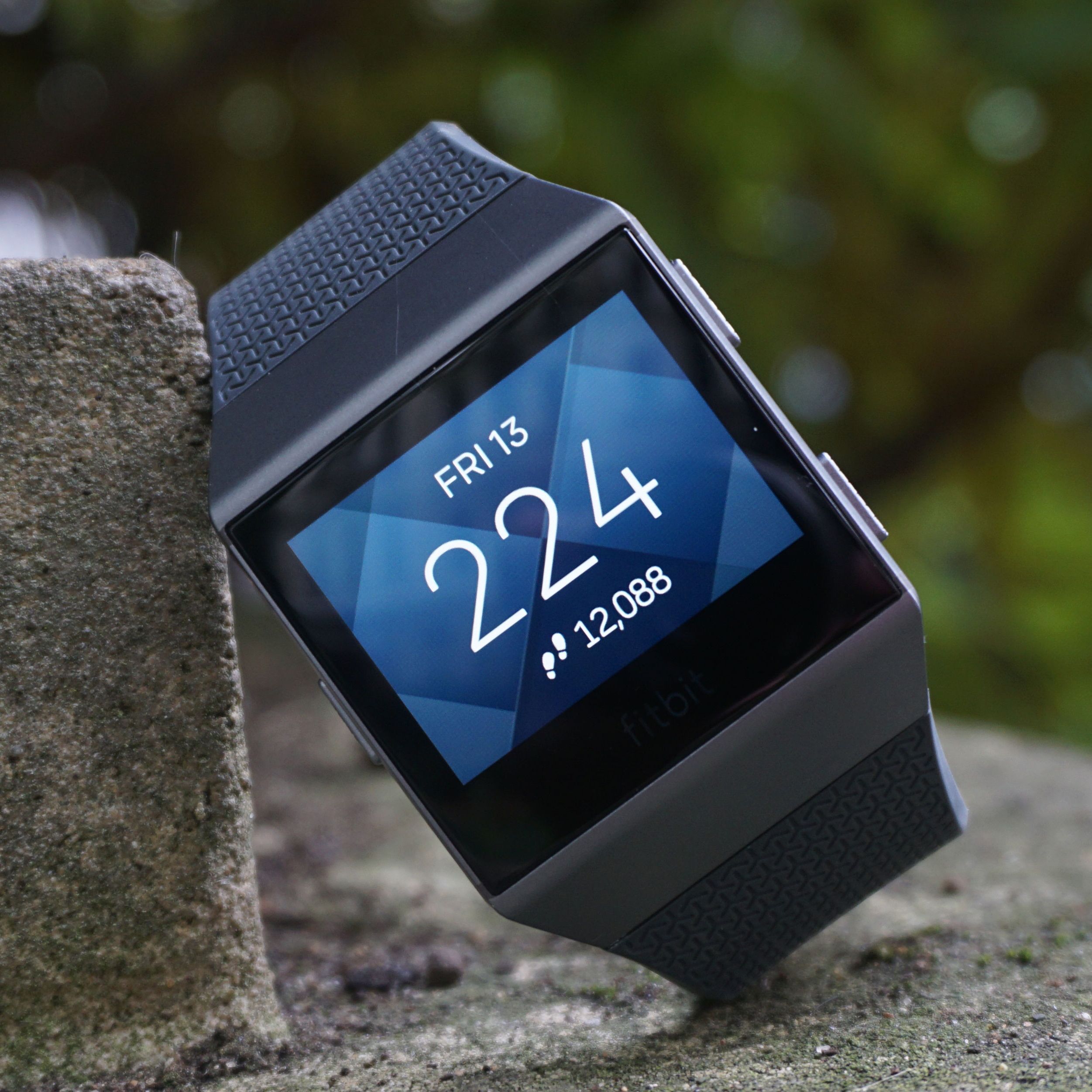 fitbit ionic オマケ付き uzaV8rCfABCpLunHMAo7Nn.jpg