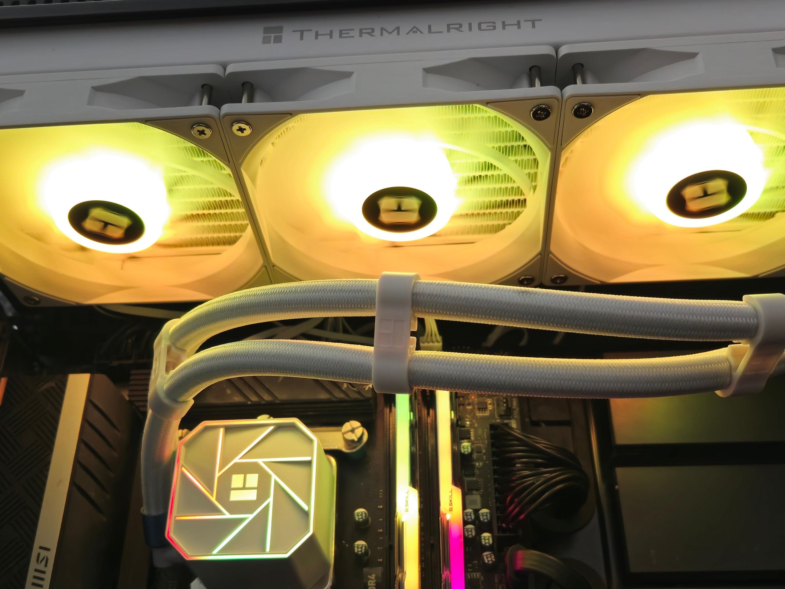 CPU THERMALRIGHT FROZEN NOTTE 360 WHITE ARGB Frozen Notte 360 WHITE ARGB – Thermalright