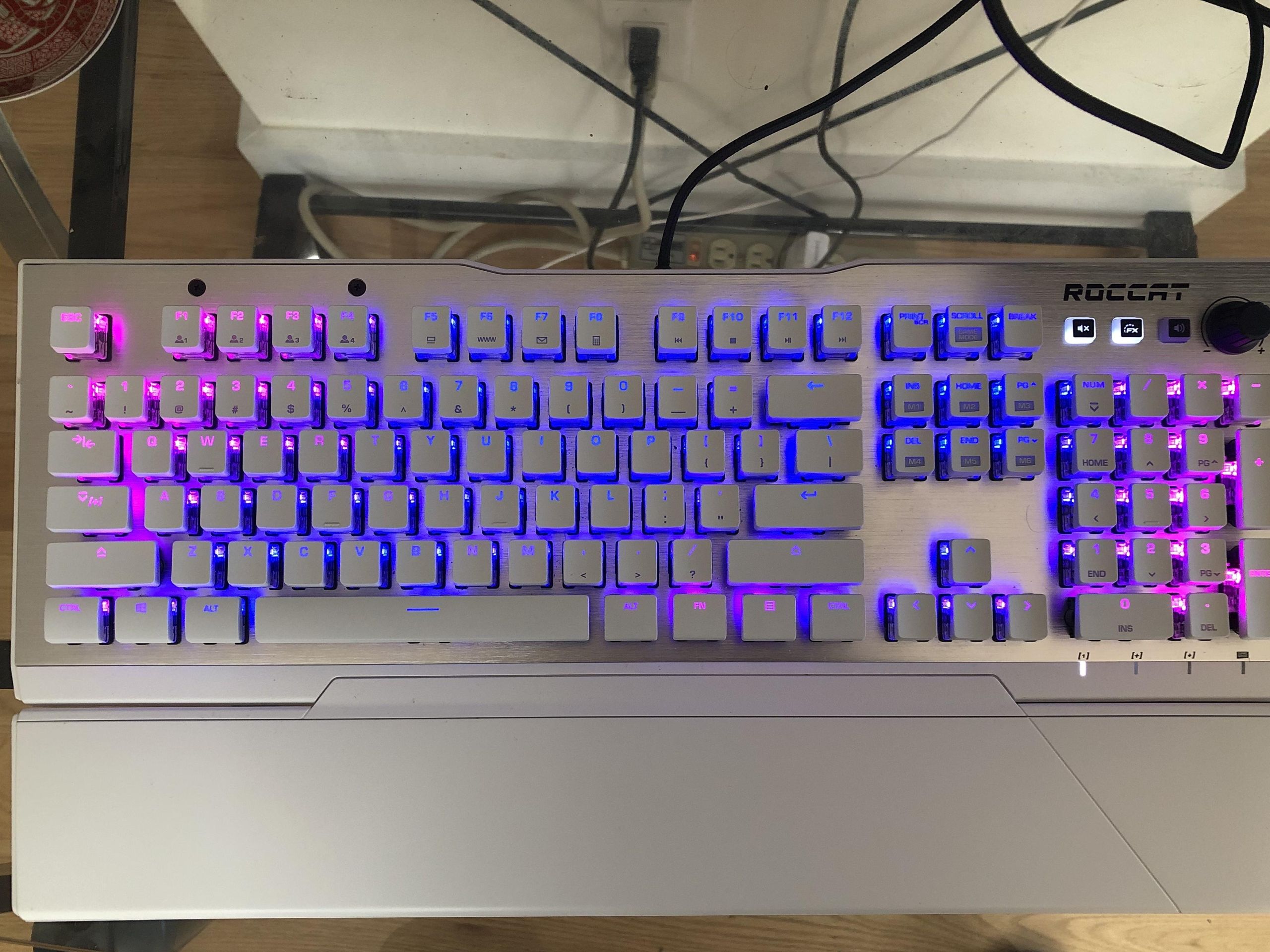 キーボード ROCCAT VULCAN 122 AIMO RGB Amazon.com: ROCCAT Vulcan 122 AIMO RGB Mechanical Gaming