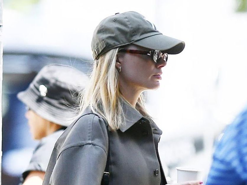 Margot Robbie Just Wore the Most Comfortable Leggings-and-Trainers