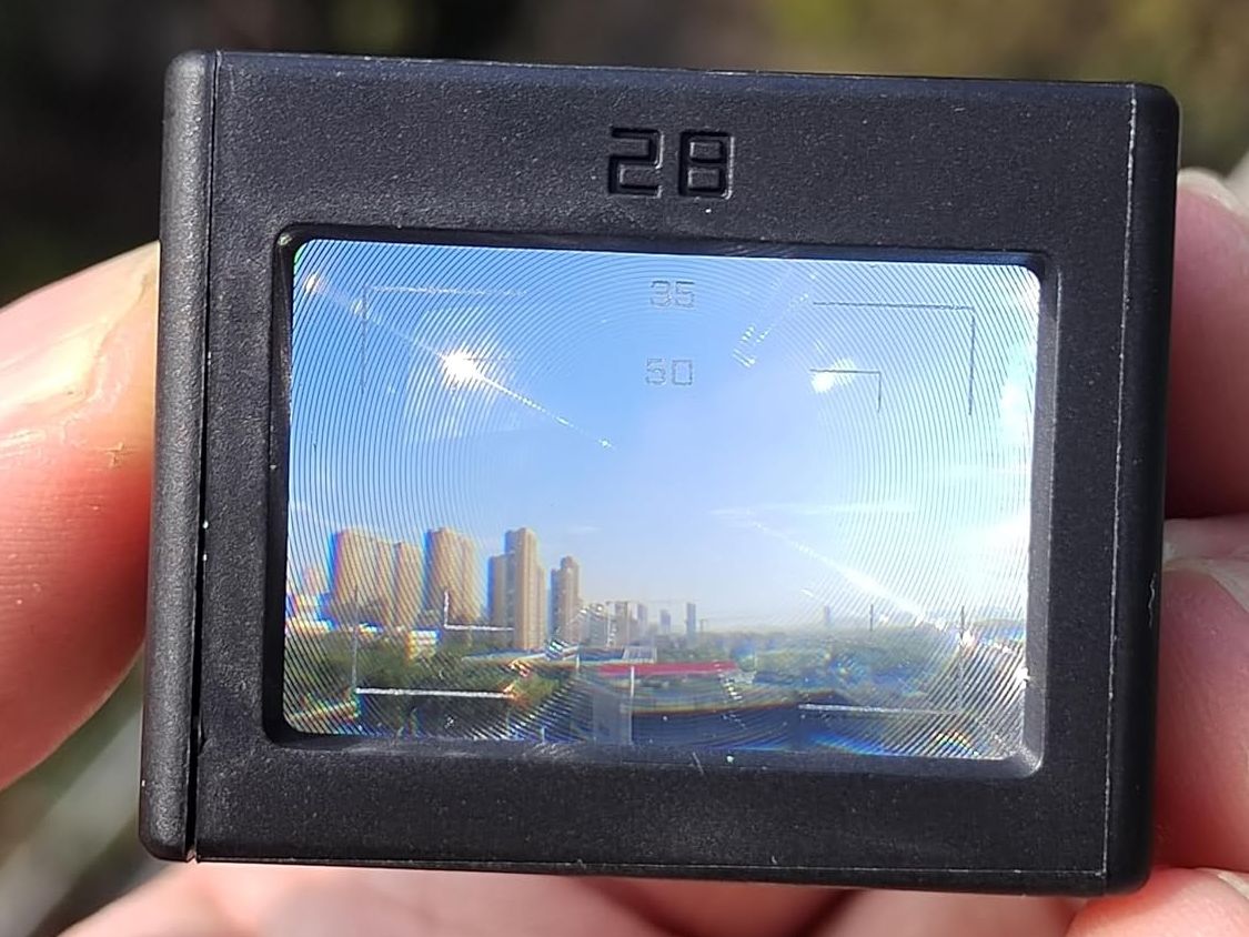 Rewindpix compactcamera biedt optische zoeker, flitser en 35 mm lens voor $119 - Nieuws