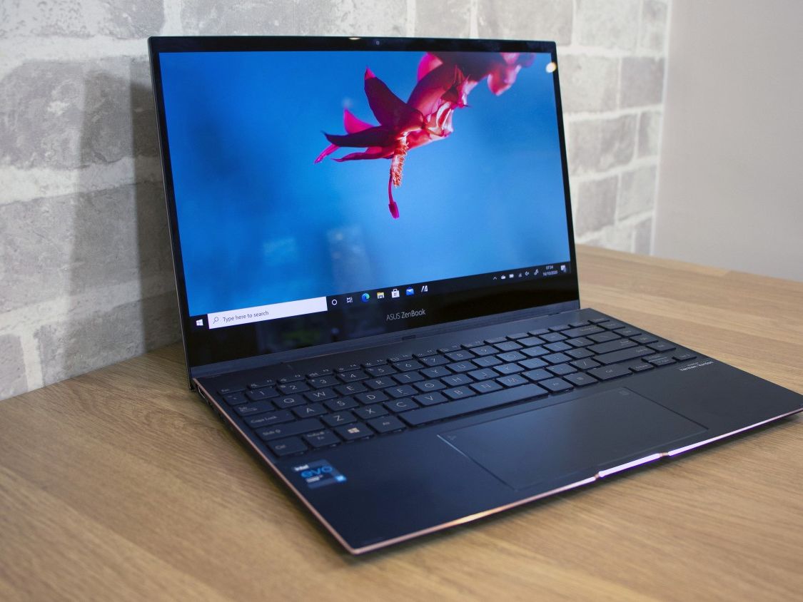 Asus ZenBook Flip S UX371 review: Stylish and light, but not a