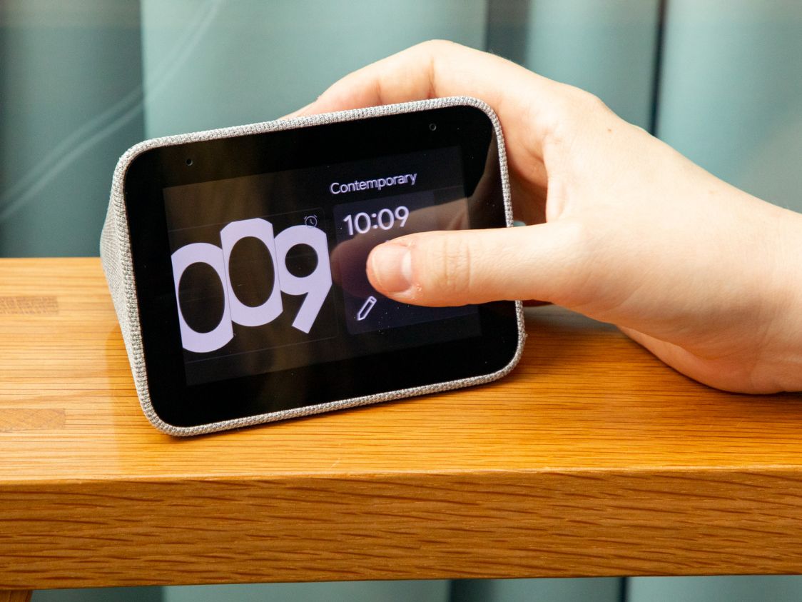 Lenovo Smart Clock Review: This Is What a Google Assistant Clock