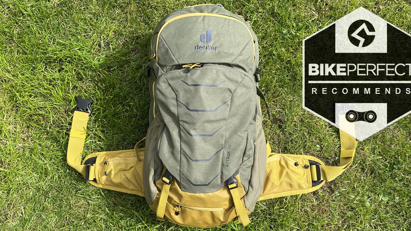 deuter attack 20 backpack Protector : Sports & Outdoors Deuter - Attack 20 -
