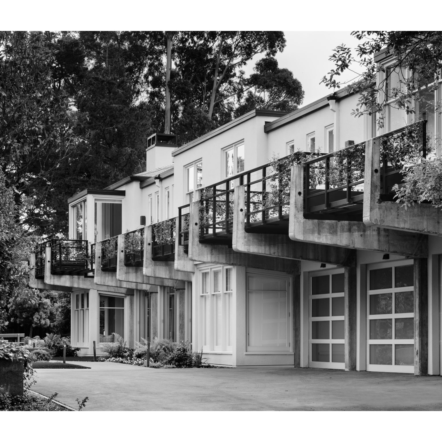 洋書 The Modernist House Justine Sambrook 洋書 The Modernist House Justine Sambrook The Iconic British
