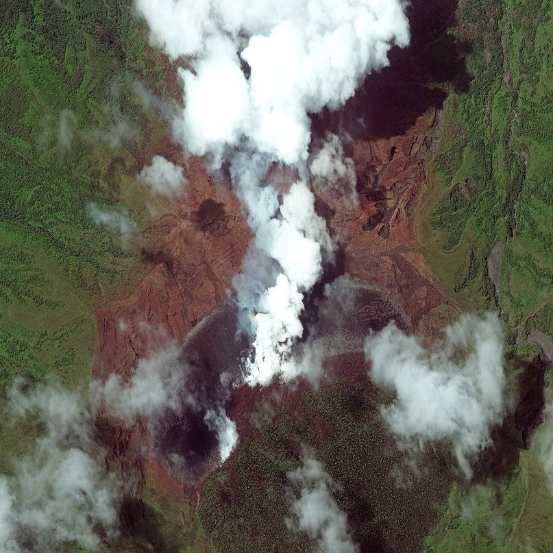 St. Vincent's La Soufrière volcano eruption spotted from space