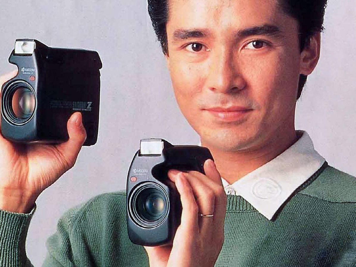 Dachada yalangoch xonimlar