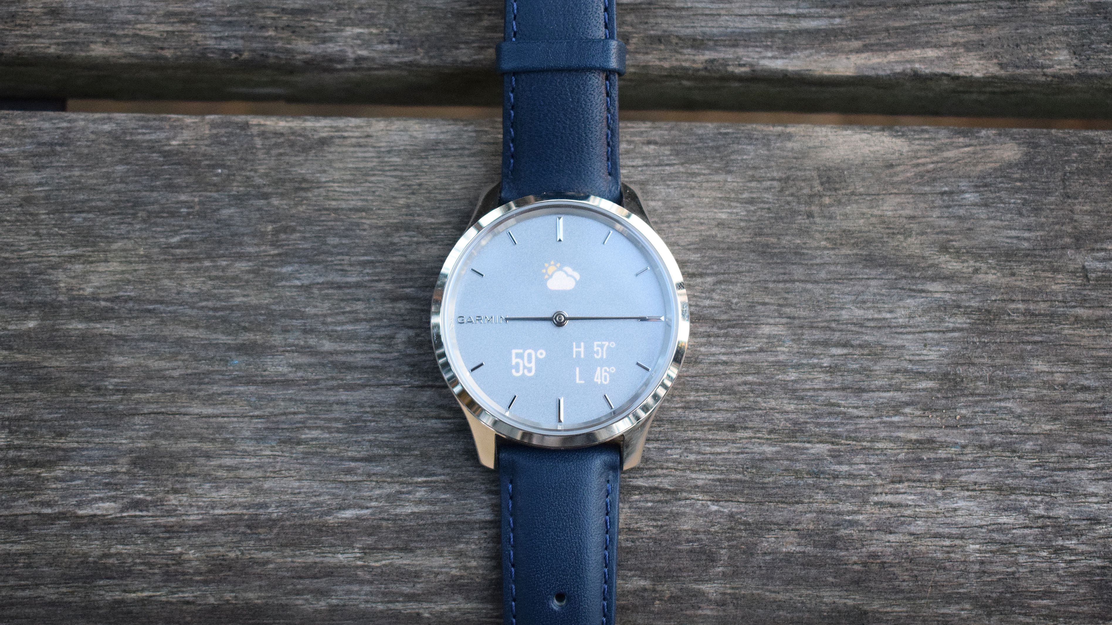 Amazon.com: Garmin vivomove Luxe, Hybrid Smartwatch with