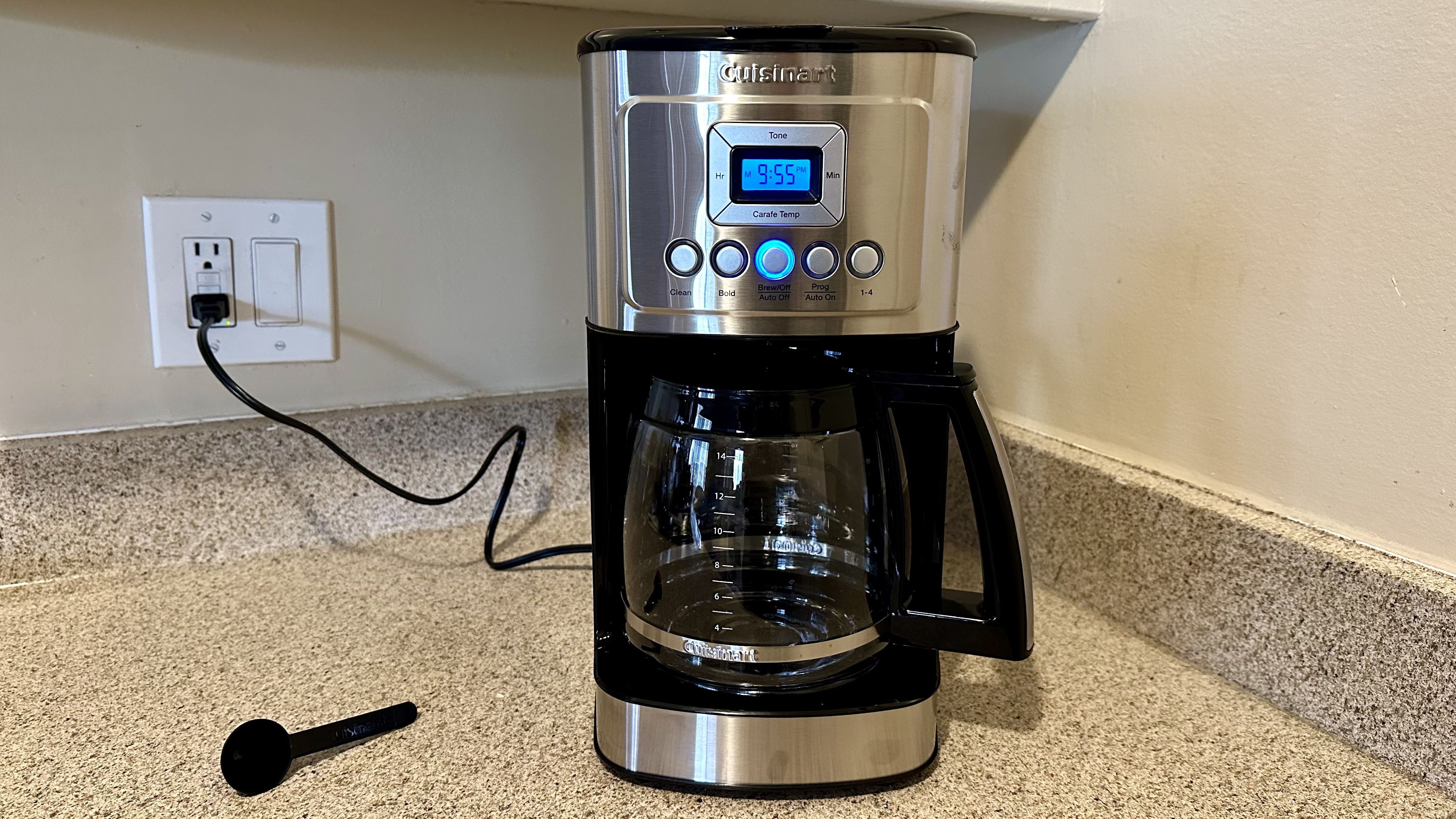 クイジナート　Cuisinart DCC-3200P1 コーヒーメーカー Amazon.com: Cuisinart 14-Cup Coffee Maker, Programmable