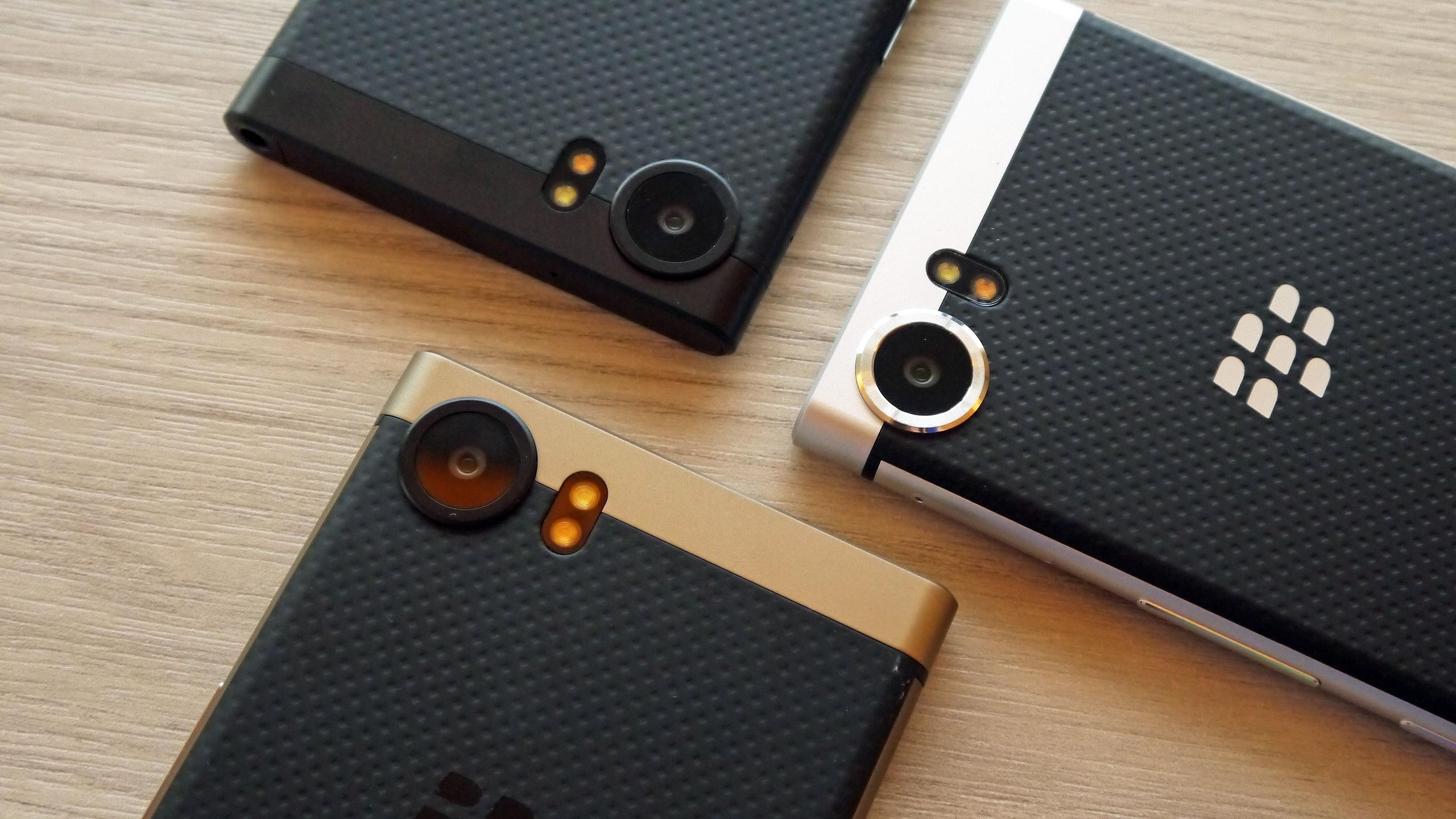 BlackBerry KEYone BRONZE EDITION 本体 NB2iioVSSus8dfqu4M4iEY.jpg