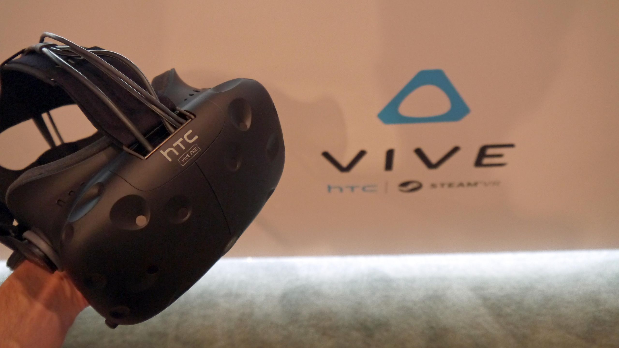 【匿名配送】HTC VIVE af6547a0592e612ee7d12b4d2a9be9