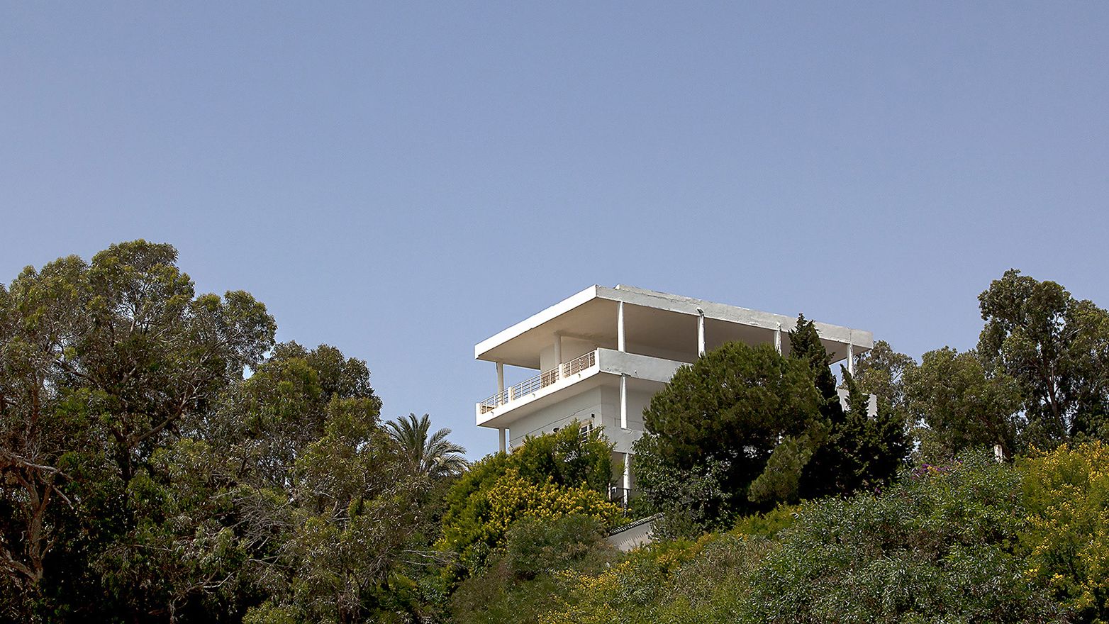 MIT様向け PROUVE / MOUILLE , LE CORBUSIER pavilion-le-corbusier-reopens-