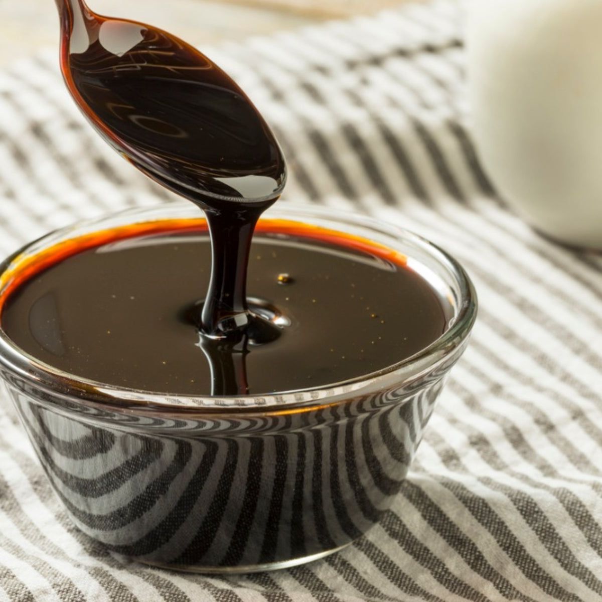 Types Of Molasses Fertilizer - Tips For Using Molasses In Gardens |  Gardening Know How