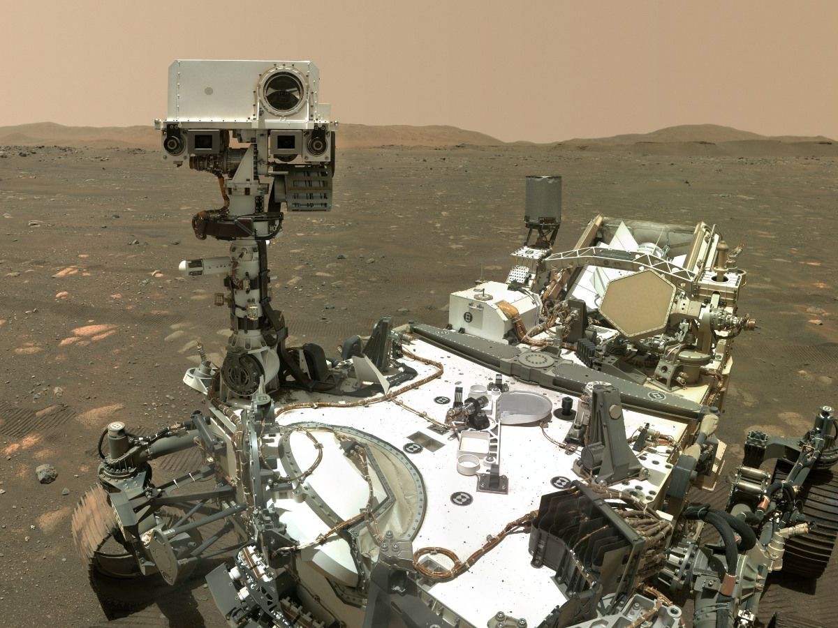 Mars rover is spying on the sun's far side to hunt for hidden, dangerous  sunspots | Live Science