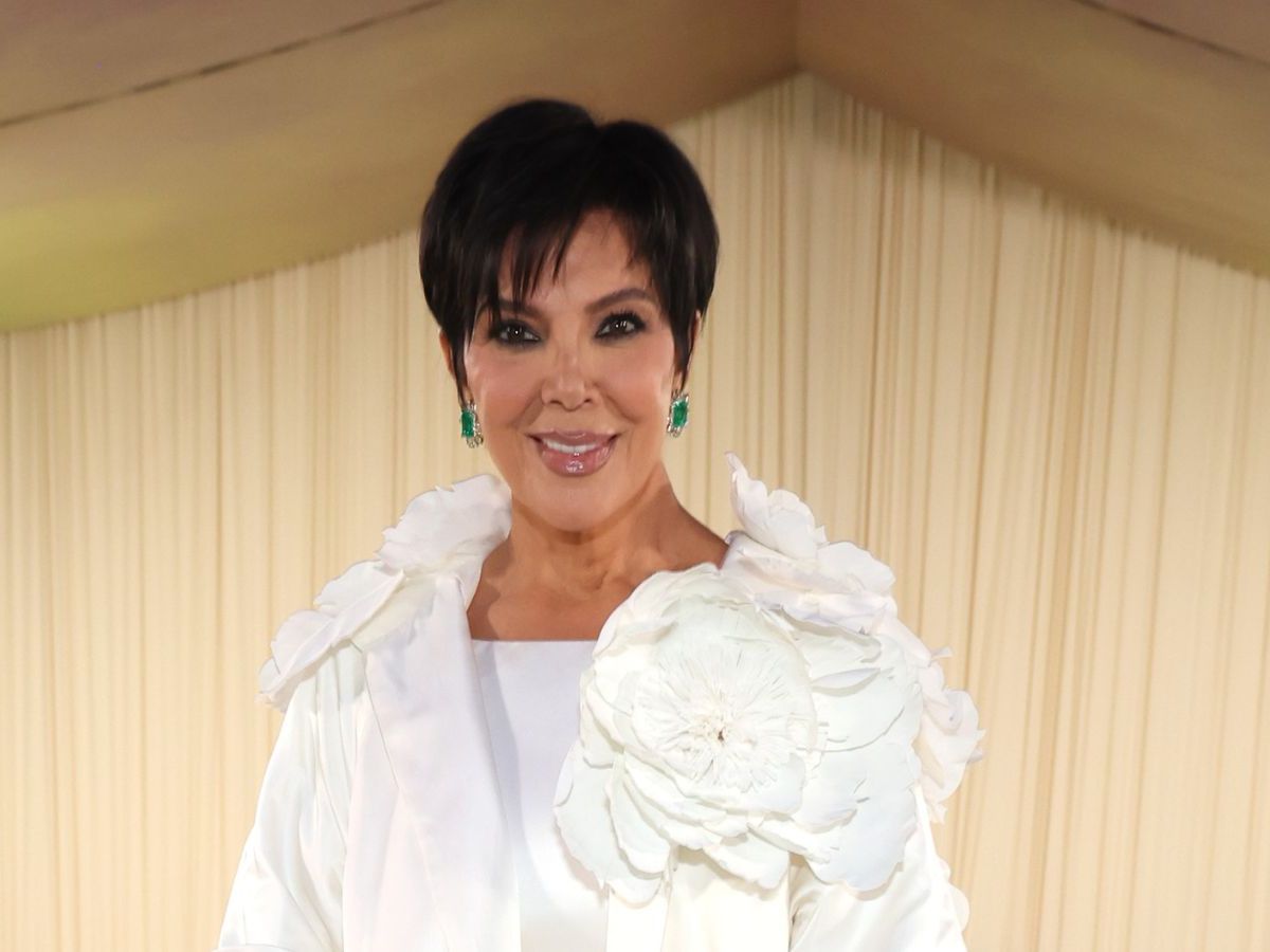 Kris Jenner upgrades her holiday decor with a surprisingly festive