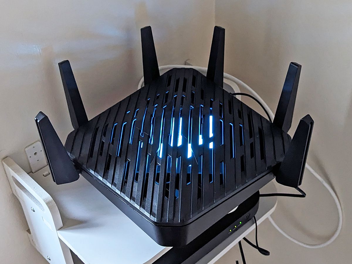 thumbnail image 2 of Acer Predator Connect W6 Tri-Band WiFi 6E Gaming Router – Certified Refurbished 2 of 5