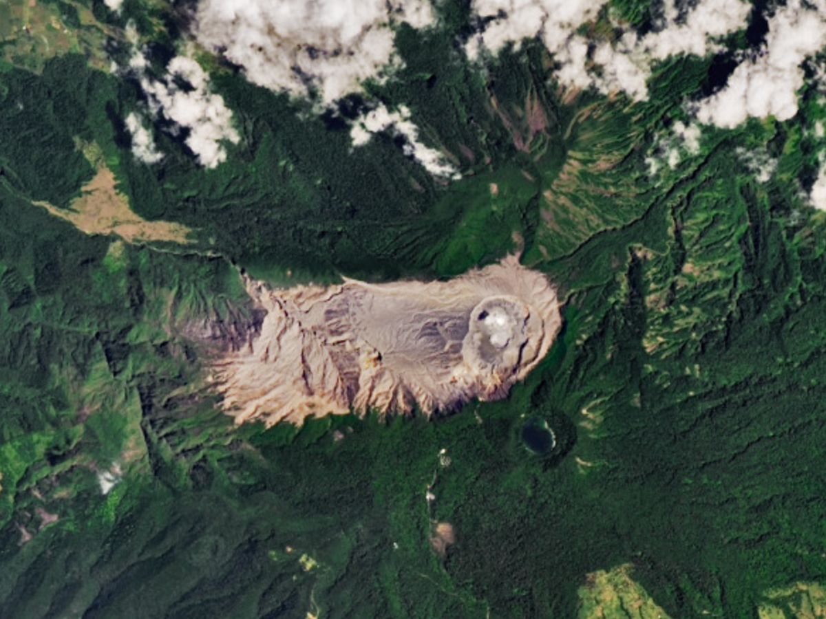 Extreme 'paradise' volcano in Costa Rica is like a piece of Extreme 'paradise' volcano in Costa Rica is like a piece of