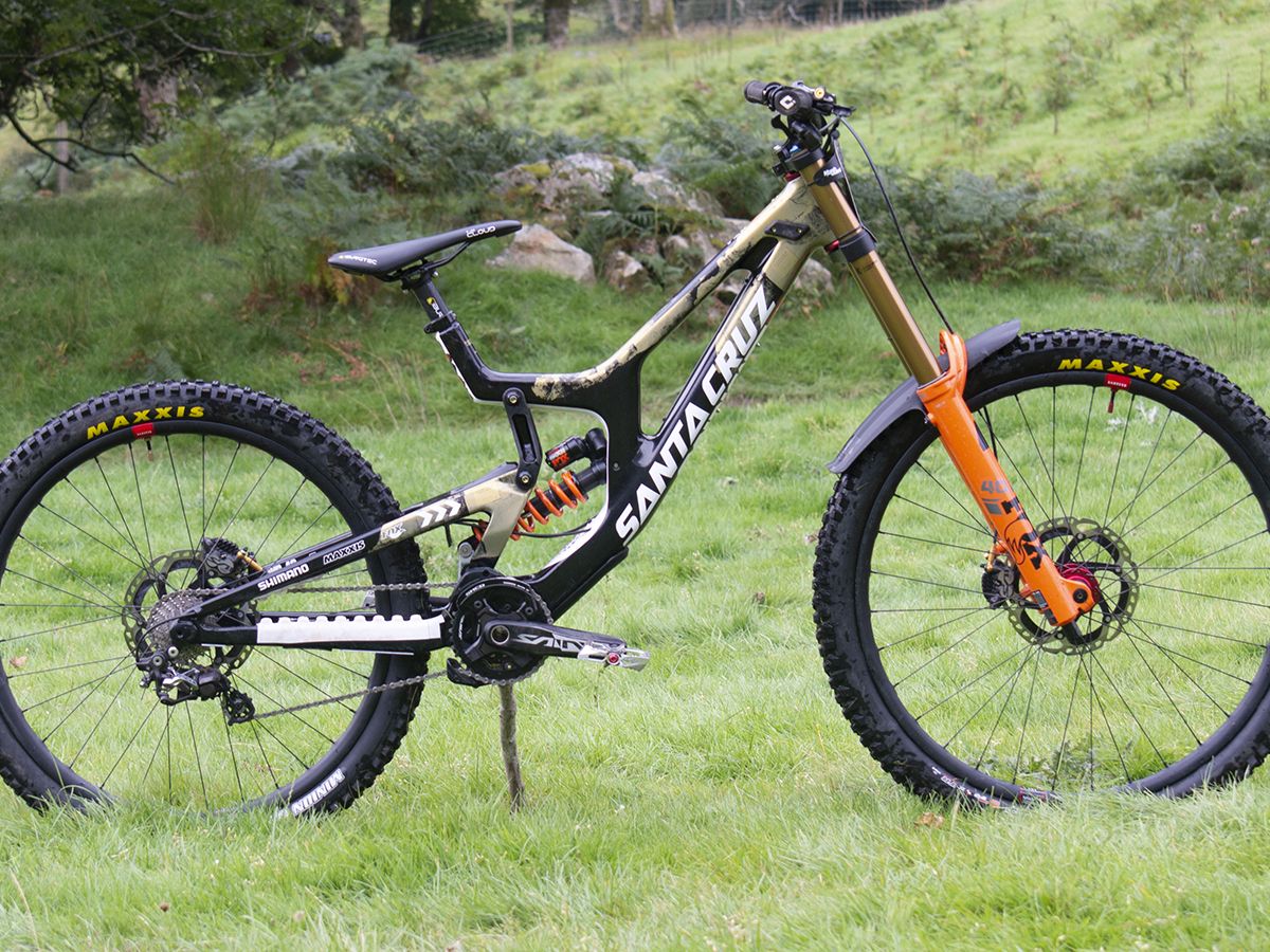 CCG005/01J・サザンクロスバトル134　獄寺隼人 Jackson Goldstone's Santa Cruz V10 Pro Bike | Bike Perfect