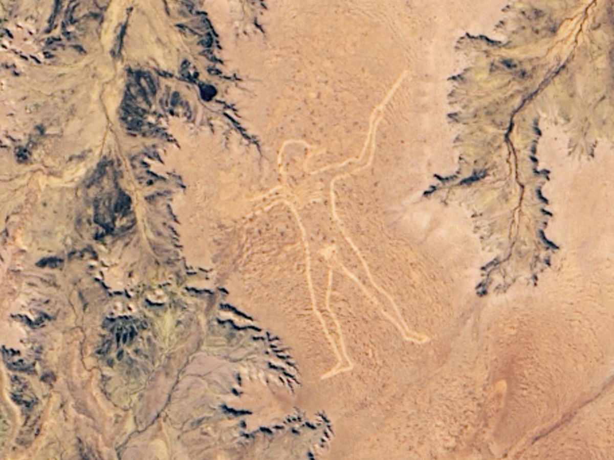 2-mile-tall, naked 'Marree Man' looming over Australian outback is a total  mystery — Earth from space | Live Science