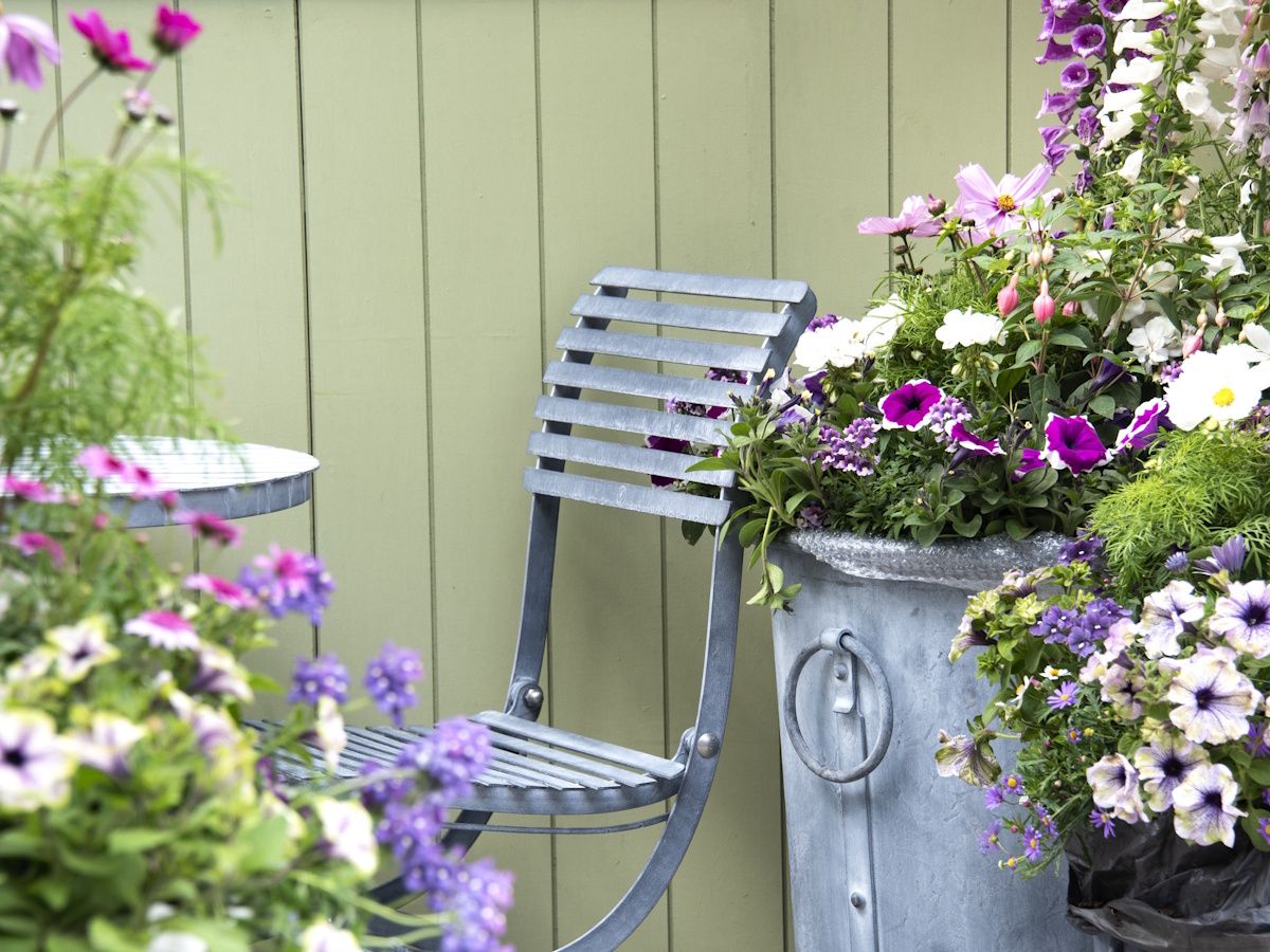 The IKEA HATTHOLMEN Plant Stand Doubles As a Raised Bed | Homes