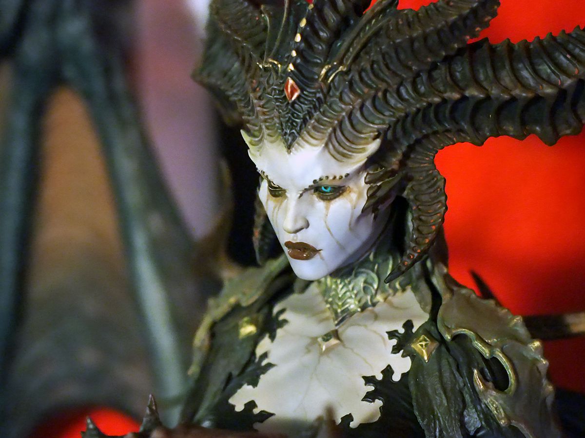 I bought the insane Diablo 4 Lilith statue so you don't have to