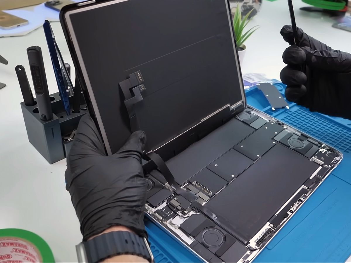 M4 iPad Pro teardown shows the M4 processor and Apple Logo heat
