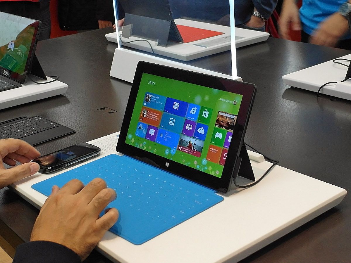 October 26, 2012 – The mega midnight launch of Microsoft Surface