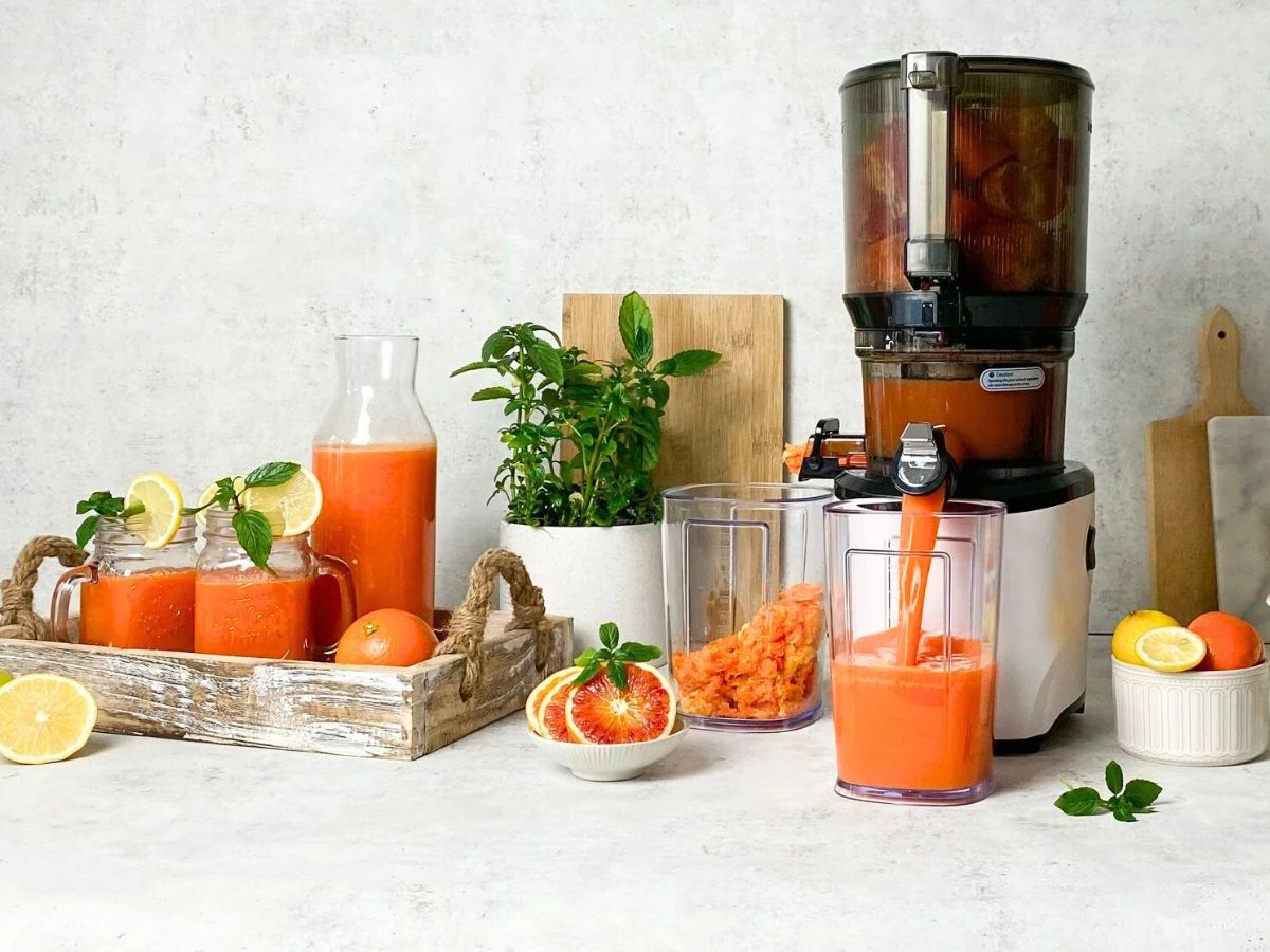 6 Best Cold-Press Juicers: Recommended by Nutritionists