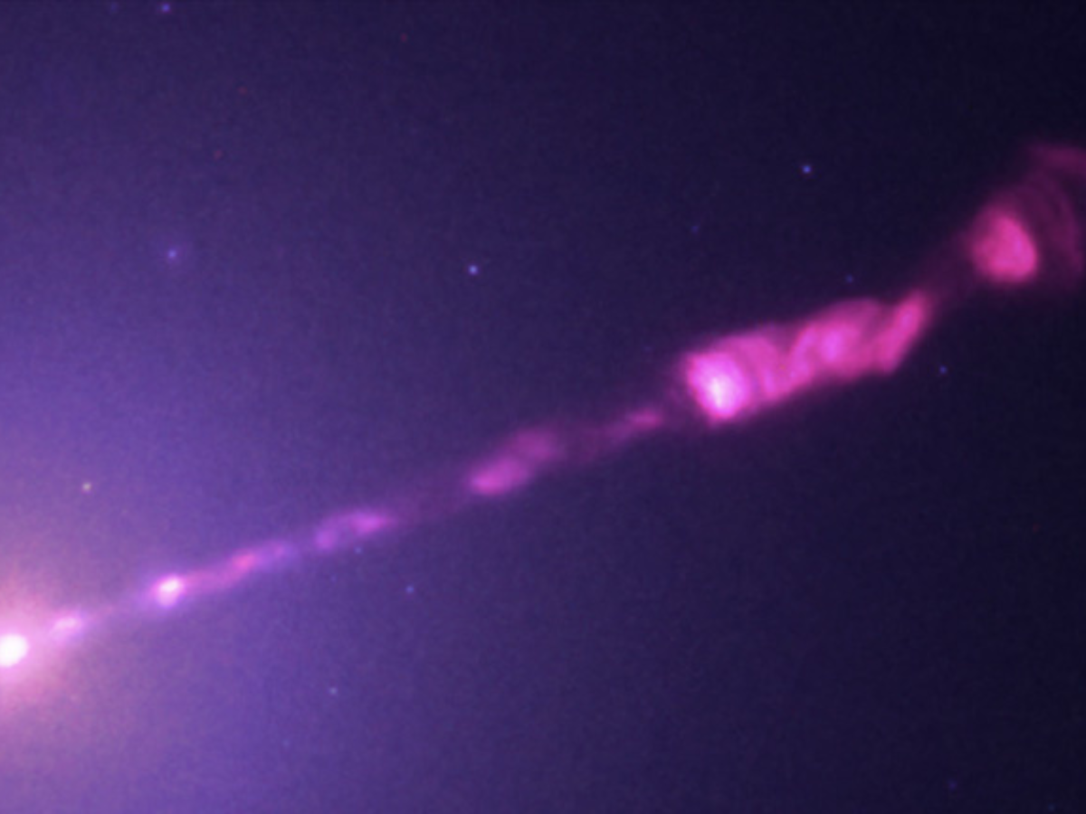その他 NASA NASA X-ray spacecraft catches jet erupting from the first