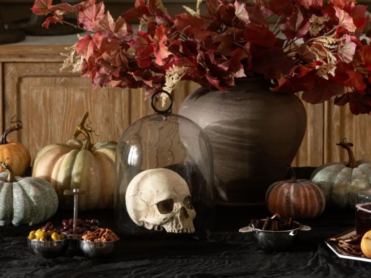 Halloween Entryway Centerpiece Inspiration: Spooky & Stunning Ideas