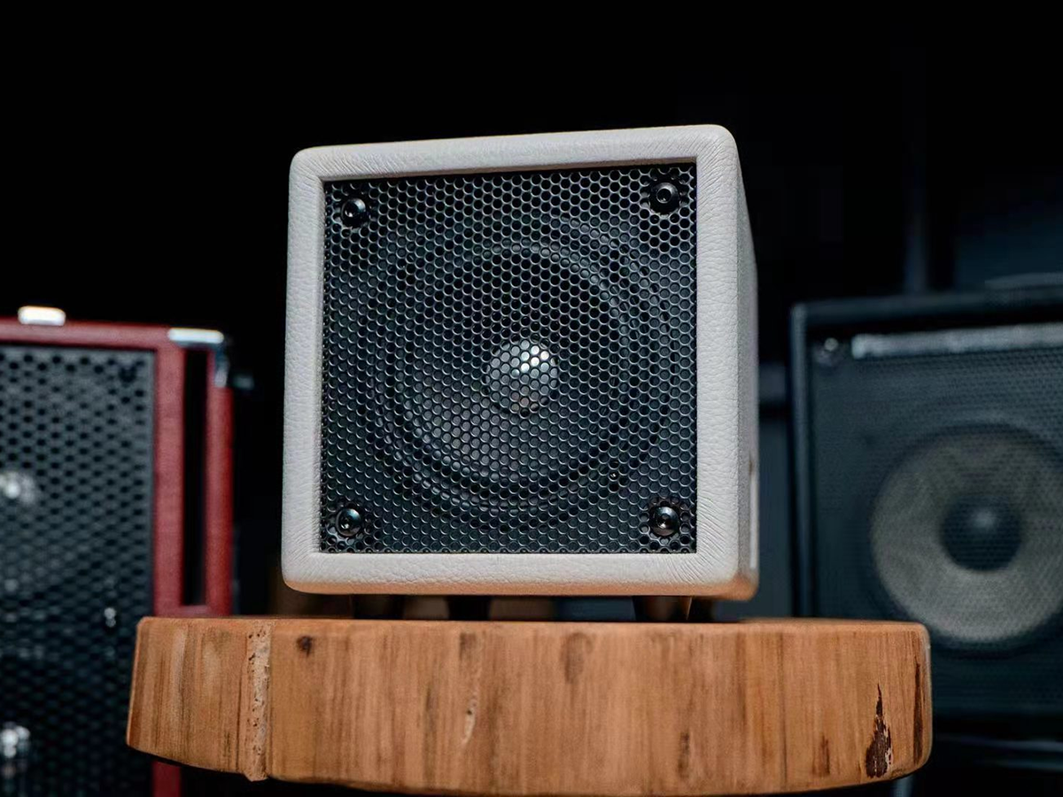 The Phil Jones X4 Nanobass is a ridiculously small Bluetooth