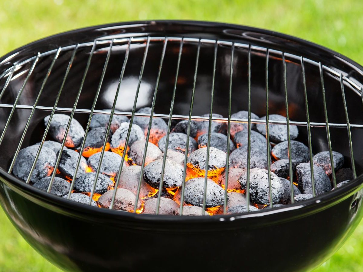 how to put charcoal in a grill