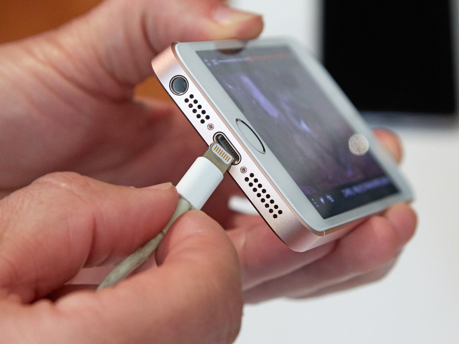 iPhone SE 2 Could Ditch the Headphone Jack | Tom's Guide