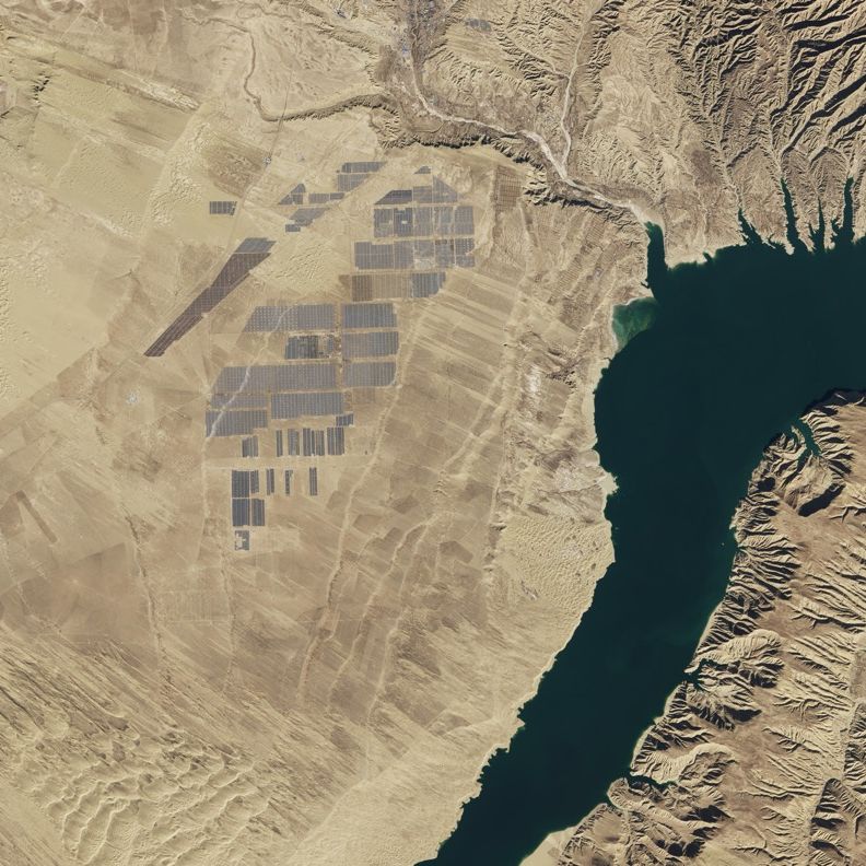 4 Million Solar Panels Seen from Space | Live Science