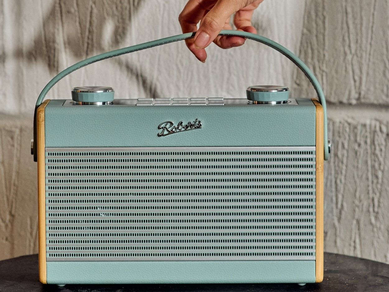 ROBERTS RADIO (ロバーツ) ポータブルラジオ ロ727E Roberts' versatile new radio blends retro looks with handy modern