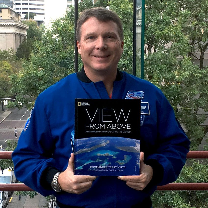 洋書 View From Above NATIONAL GEOGRAPHIC View From Above: An Astronaut Photographs the World: Virts, Terry