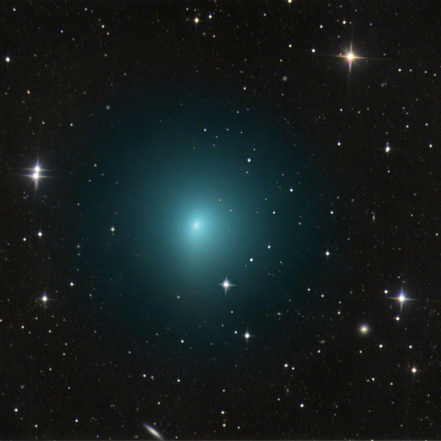 その他 COMET TWINKLE 04 FII 2 comets will provide skywatchers with a double treat in October