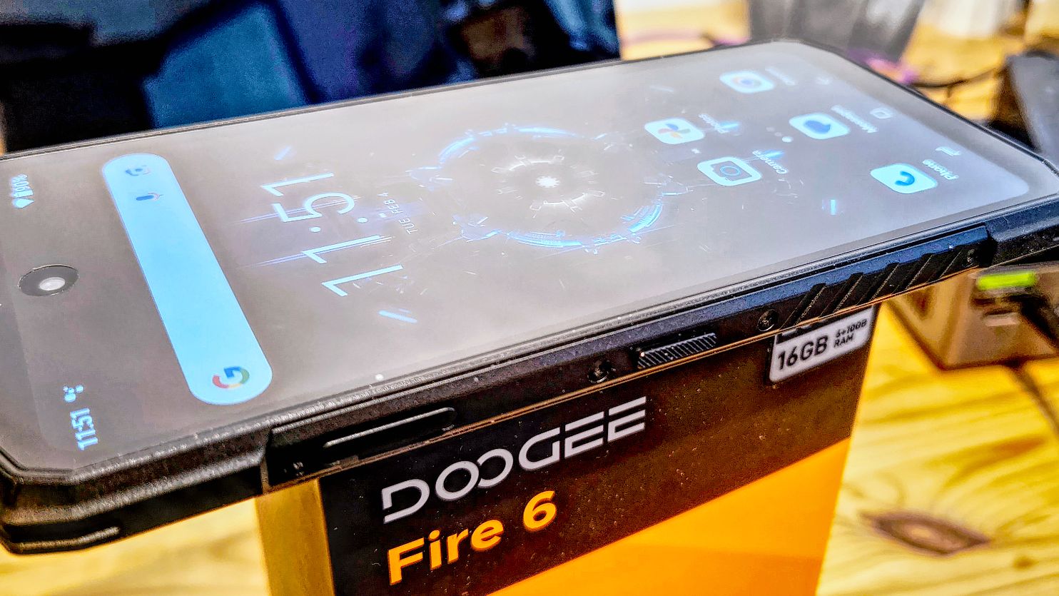 DOOGEE Fire 6: Smartphone Rugged Da 256GB, Batteria 15500mAh, Doppia Torcia 120LM