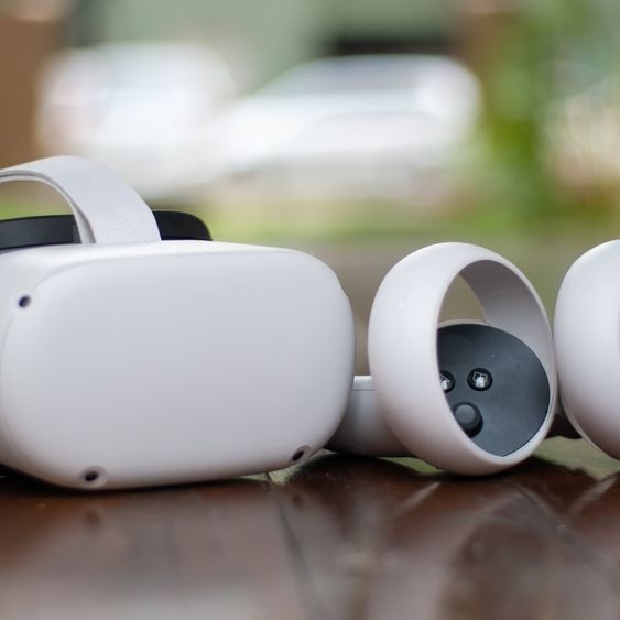 ボム兵　 Quest 2 Venom Meta Quest 2 Power Bank - Trailer - Smyths Toys - YouTube