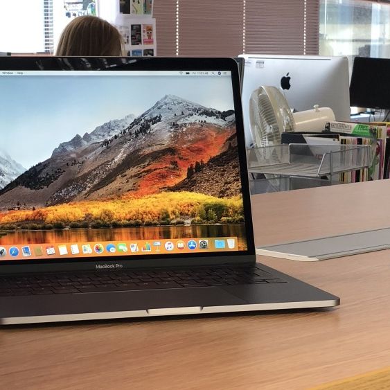 MacBook Pro 13 inch 2018 Touch Bar付き Amazon.com: Apple Mid 2018 MacBook Pro Touch Bar with 2.3