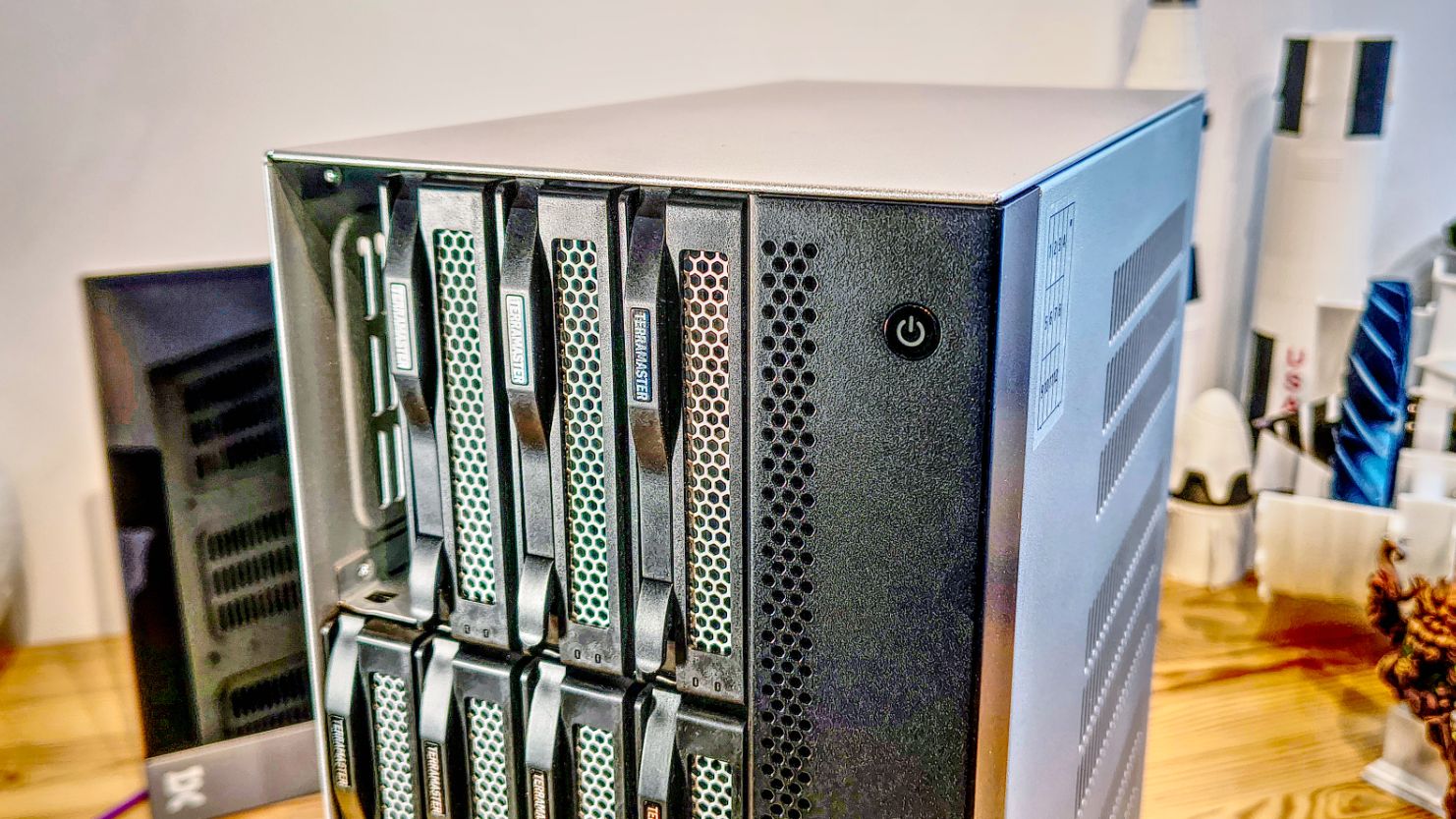 【ジャンク】TerraMaster T12 NAS サーバー 12ベイ Amazon.com: TERRAMASTER T12-500 Pro NAS Storage - 12Bay Core i7