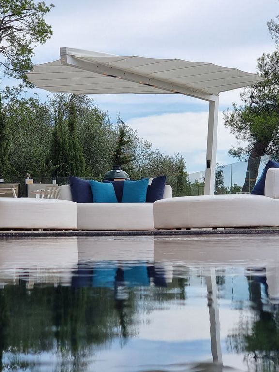 Heatsail Leaf | Parasol With Heating, Lights and Optional Misting