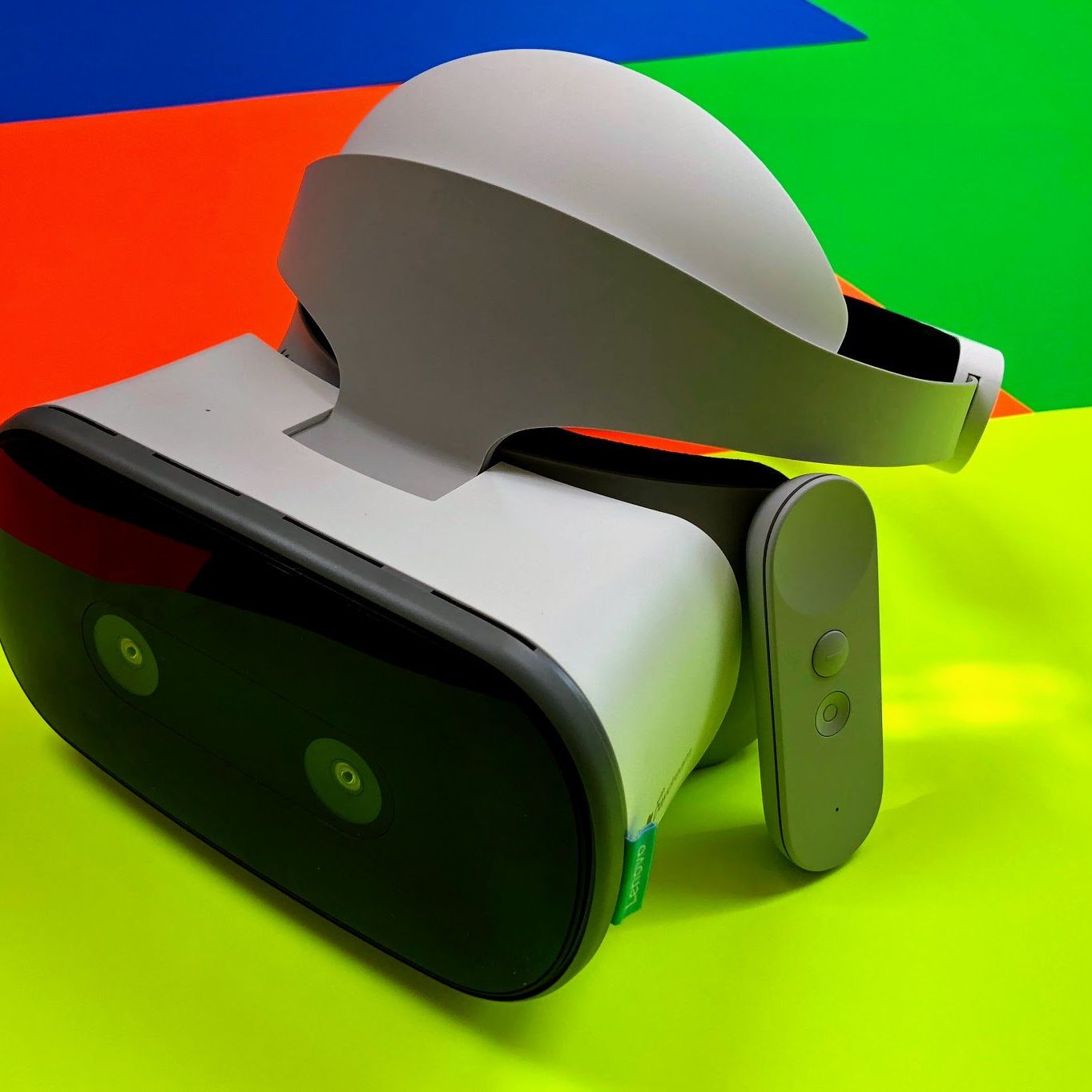 レノボのVRヘッドセットは、現時点で最も未来的な唯一無二の体験