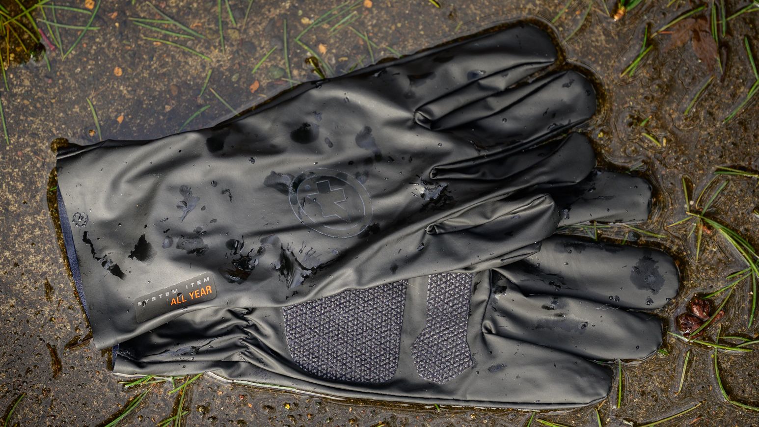 These Assos rain gloves are the ultimate wet weather cycling
