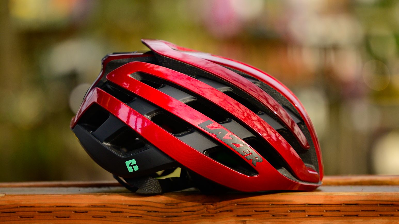 helmet lazer z1 KinetiCore road bike white the Z1 KinetiCore excels in comfort and ventilation Lazer Z1 Kineticore Helmet Flash