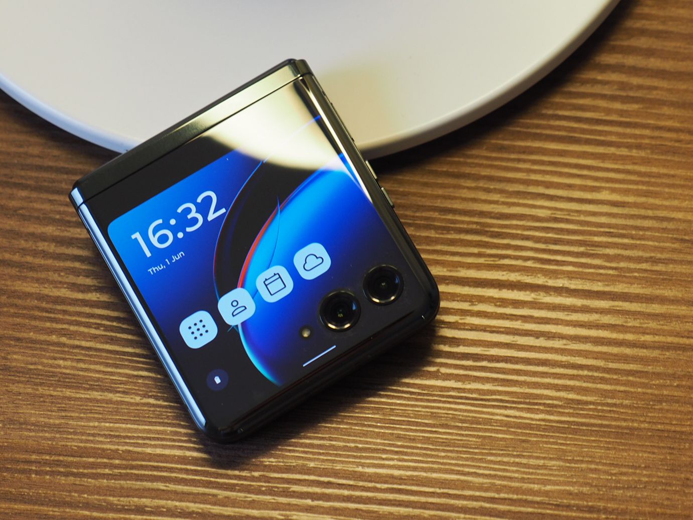 Motorola Razr 40 Ultra review: a new star in the flip-phone